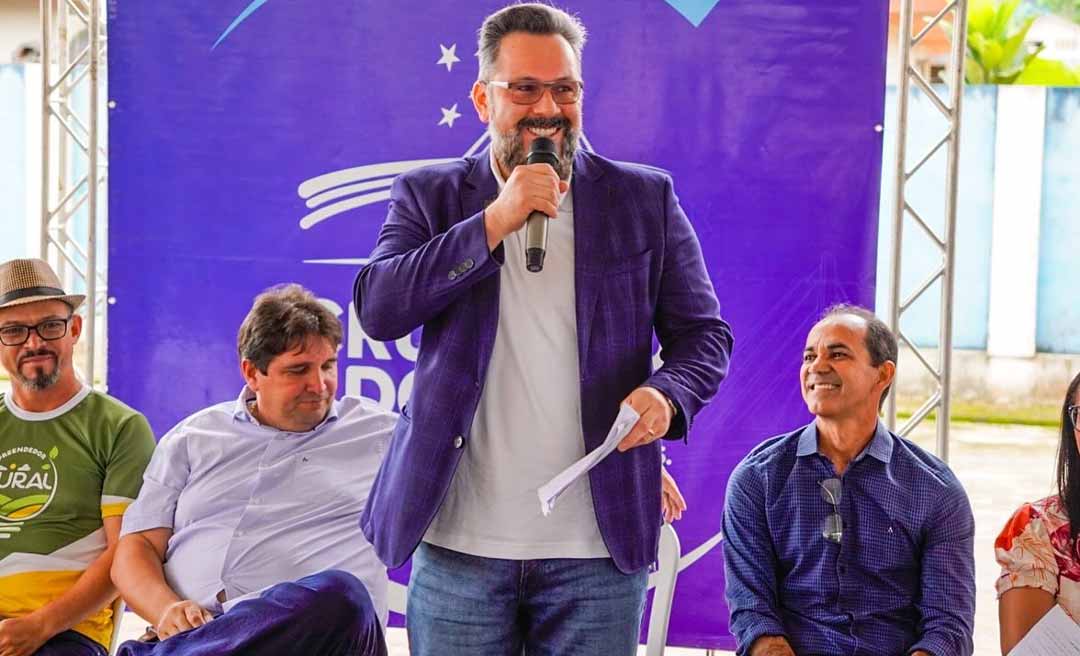 Alan Rick e prefeito Zequinha entregam R$ 1 milhão em veículos e equipamentos para beneficiar agricultores e catadores de recicláveis