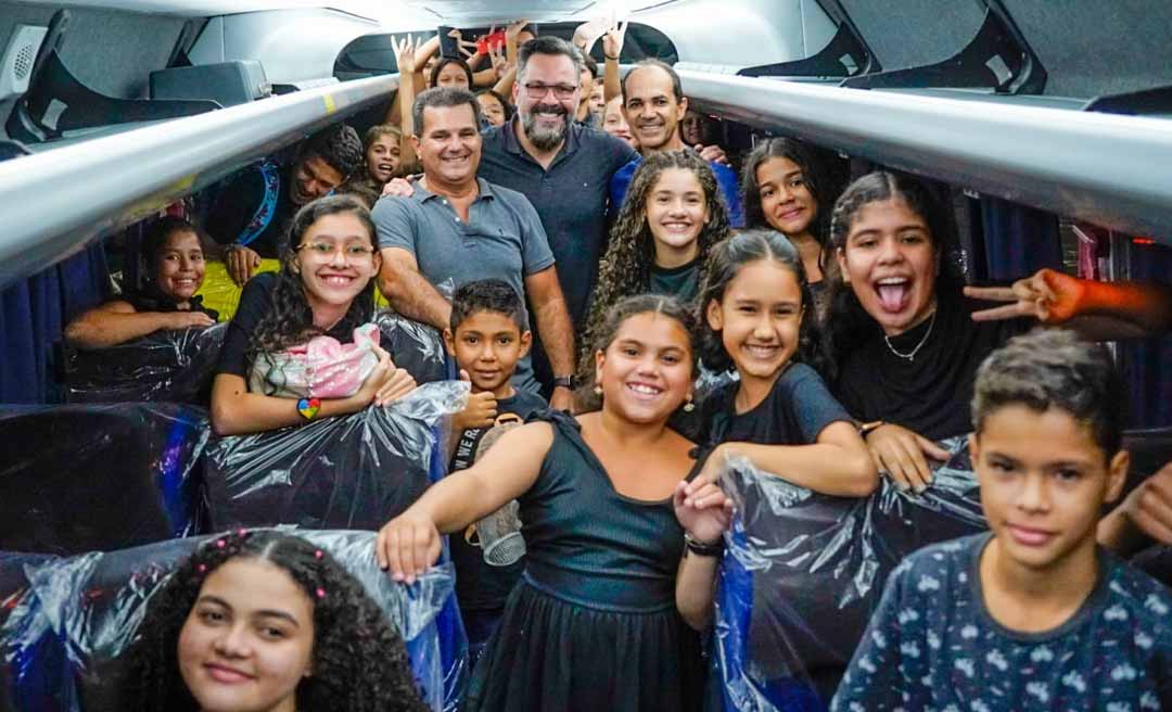 Senador Alan Rick e prefeito Zequinha entregam ônibus ao Conservatório Musical do Juruá