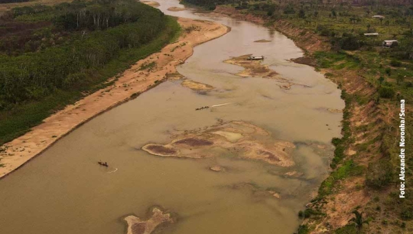 Secas e cheias extremas têm encarecido a vida do acreano e impactado na qualidade de vida