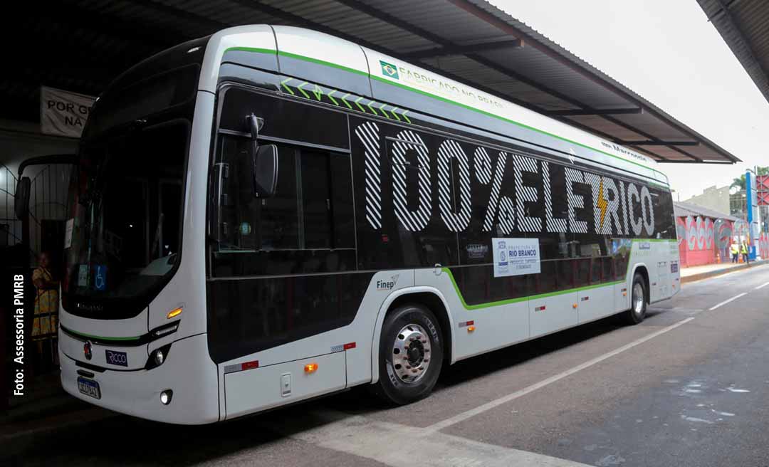 Prefeito Tião Bocalom vai ao Terminal Urbano e conversa sobre o nível de satisfação dos usuários com ônibus elétrico