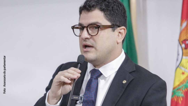 Eduardo Ribeiro se solidariza com servidoras do Iapen e afirma compromisso do governo com a proteção das mulheres