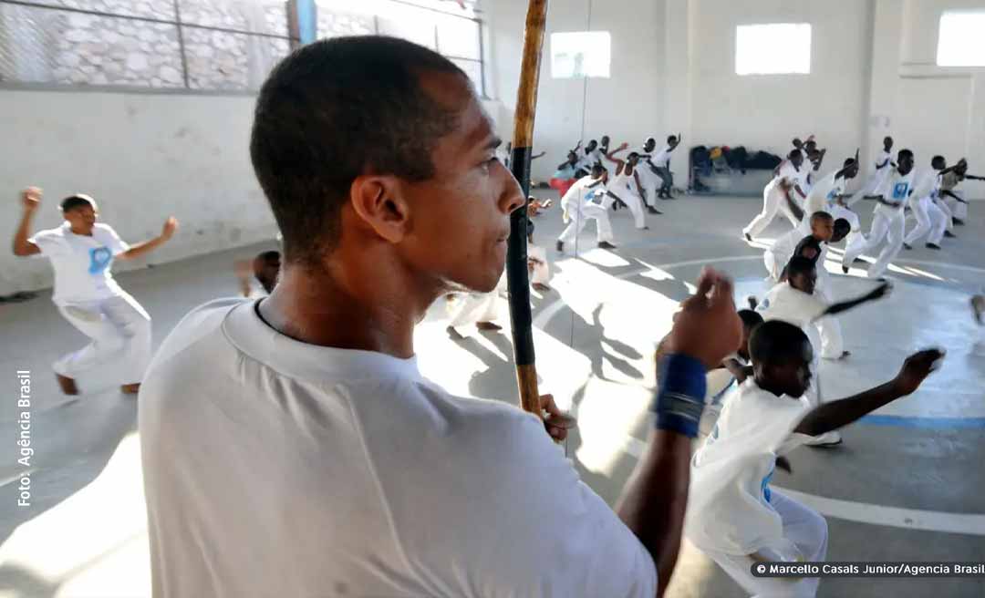 Pesquisadores lançam livro que retrata a presença da Capoeira no Acre