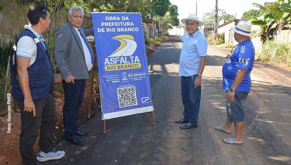 Prefeito Bocalom visita obras do Programa Asfalta Rio Branco no bairro Laélia Alcântara