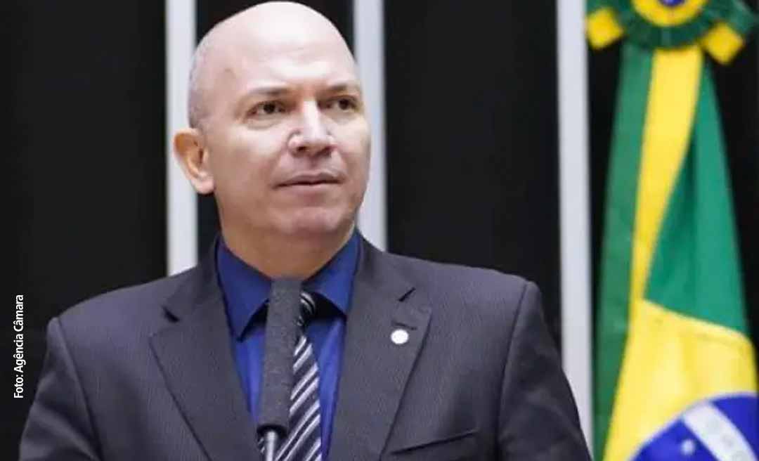 Gerlen Diniz recebe prefeito de Feijó em Brasília, "que veio agradecer pela destinação de mais de R$ 7 milhões de emendas"