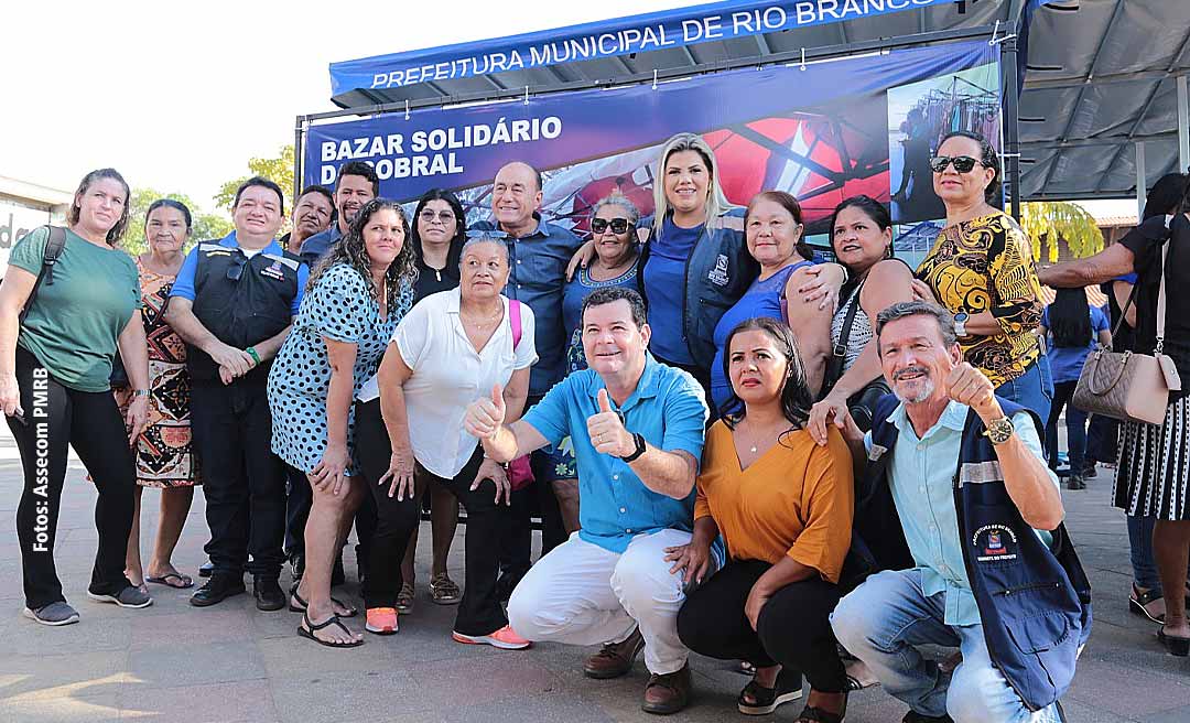 Bocalom entrega barracas para feirantes do Mercado da Semsur, na Baixada da Sobral