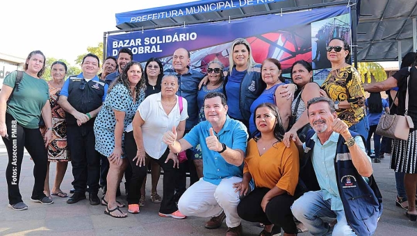 Bocalom entrega barracas para feirantes do Mercado da Semsur, na Baixada da Sobral