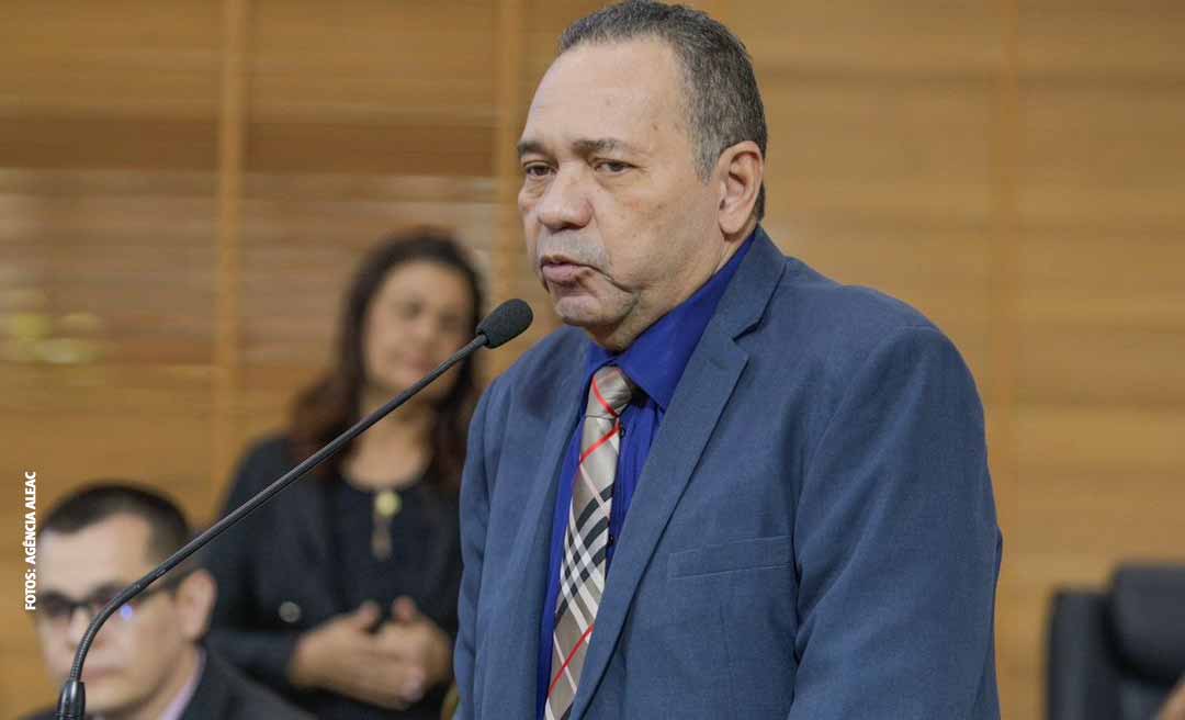 Líder do governo Manoel Moraes diz não vê problema em nomear amigos sob medida cautelar