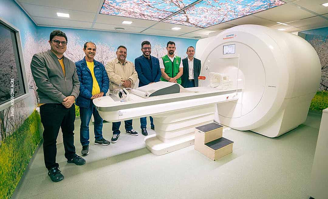 Em Cruzeiro do Sul, Gladson entrega aparelho de ressonância magnética ao Hospital do Juruá