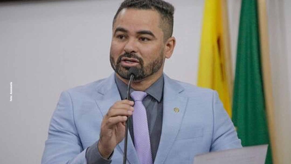 Nomeação de delegado para o Iapen repercute na Aleac e Arlenilson desabafa: “será que não temos um policial penal qualificado?”