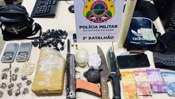 Dupla é presa pela PM por tráfico de drogas e porte ilegal de arma de fogo no bairro Vila Acre