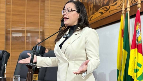 “É quase crime deixar nossas crianças em escolas sem uma mínima infraestrutura,” diz Michelle Melo