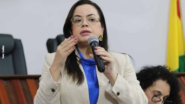 Michelle Melo defende parceria entre a Secretaria de Educação e o Deracre para melhoria nos ramais de acesso às escolas rurais do Acre