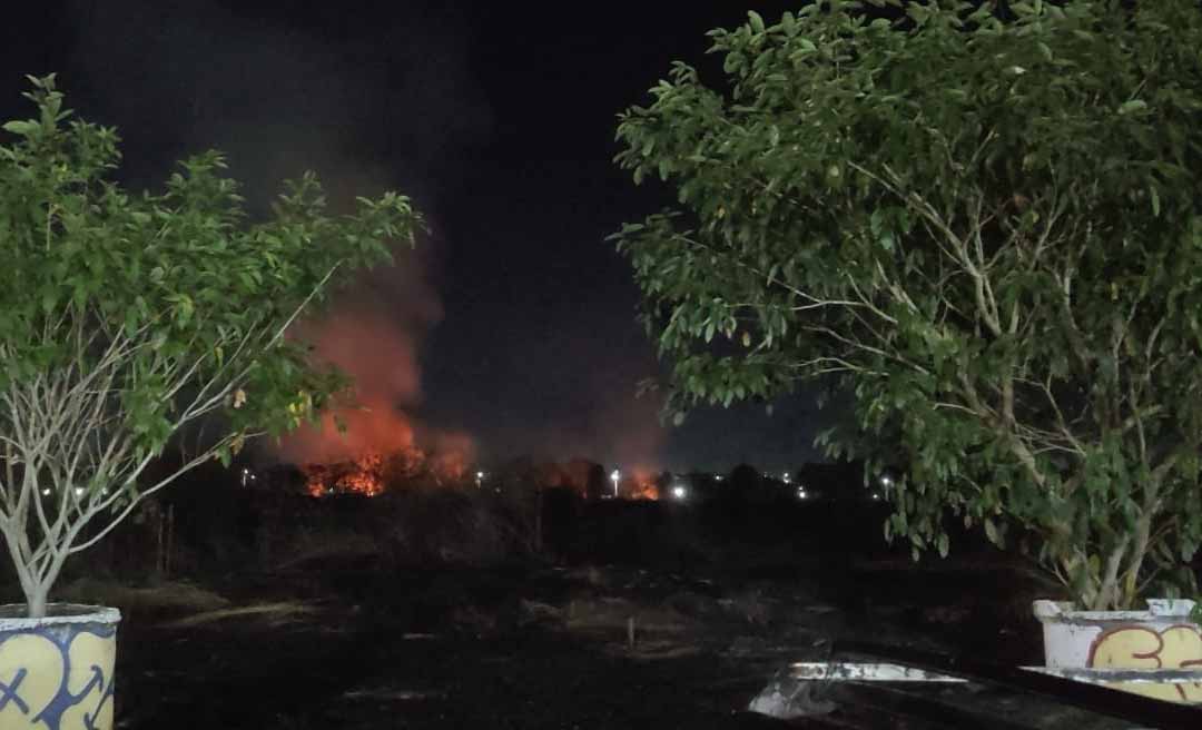 Incêndio destrói vegetação nas proximidades do estádio Arena da Floresta; veja o vídeo