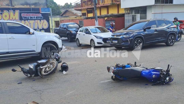 Motociclistas se envolvem em acidente no bairro Bosque; piloto de uma das motos não respeitou o sinal de parada