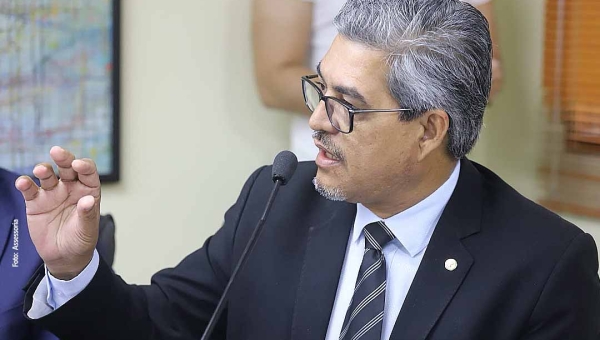 Edvaldo Magalhães defende recomposição da tabela da Educação em duas parcelas