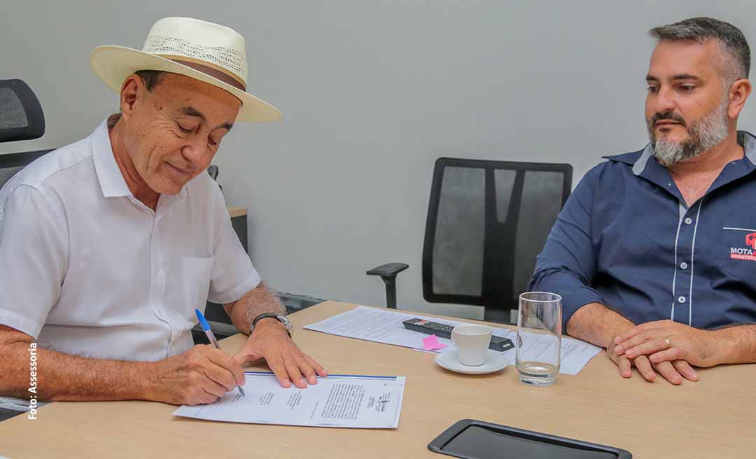 Bocalom assina ordem de serviço para construção da Praça do Mercado Elias Mansour, na Benjamim Constant