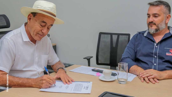 Bocalom assina ordem de serviço para construção da Praça do Mercado Elias Mansour, na Benjamim Constant