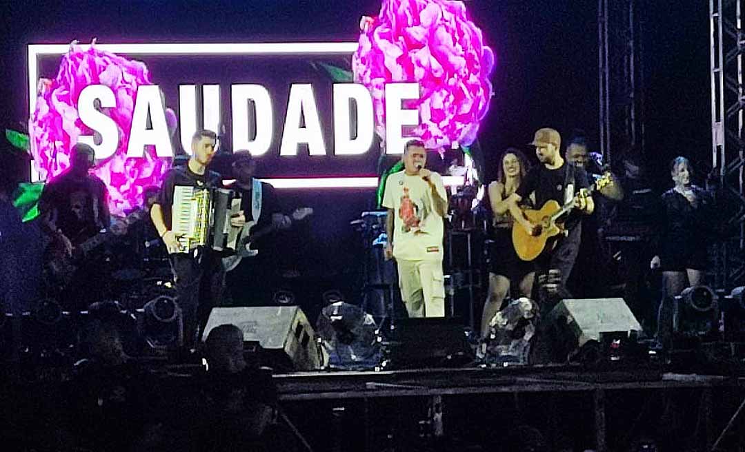 Festival da Macaxeira: show de Felipe Araújo atrai milhares de pessoas no Centro de Rio Branco