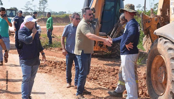 Com destinação de emendas, senador Alan Rick visita comunidades da Transacreana; produtores rurais agradecem o incentivo