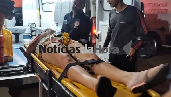 Mulher é vítima de atropelamento no bairro Vila Acre; vítima sofreu um corte na cabeça