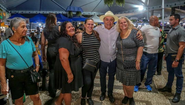 Com escolha da maior mandioca e sorteio de moto, Prefeitura realiza 3ª noite do Festival da Macaxeira na Capital