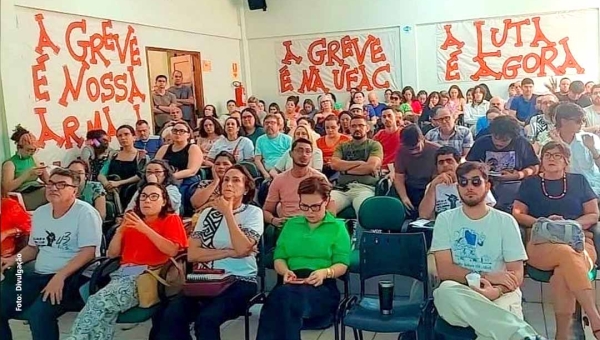 Docentes da Ufac aprovam suspensão da greve após 61 dias de paralisação; decisão foi tomada durante assembleia geral