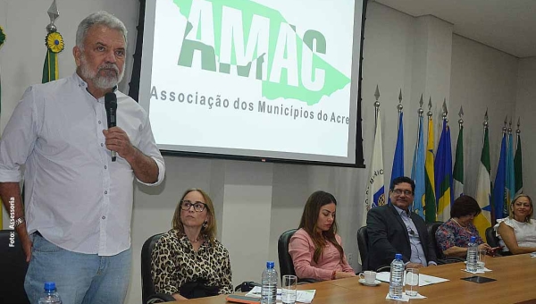 Senador Sérgio Petecão e FNDE anunciam mais de R$ 210 milhões em investimentos na educação no Acre