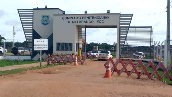 Homem envolvido em roubo de caminhonete em Acrelândia morre no presídio Francisco de Oliveira Conde