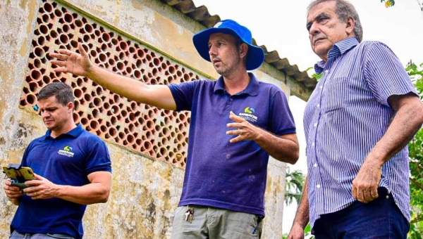 Bestene visita regionais do Saneacre para inspecionar obras de prevenção à seca