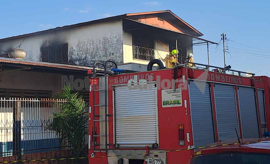 Incêndio em residência na Baixada da Sobral causa perda total de móveis; incidente pode ter sido ocasionado por problemas na parte elétrica