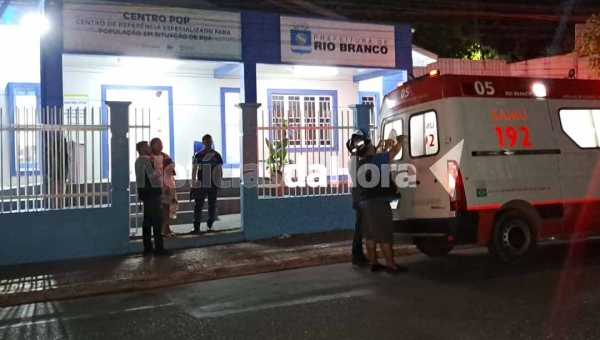 Homem em situação de rua é agredido com ripadas e arma branca no Centro de Rio Branco