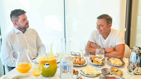 Gladson oferece café da manhã a Bittar, que diz: “Obrigado, meu governador! TMJ por um Acre melhor”