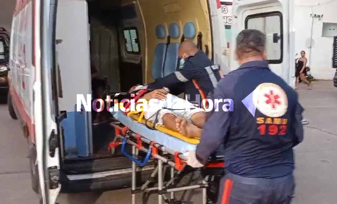 Motorista perde controle de carro e capota ao desviar de motocicleta na AC-10