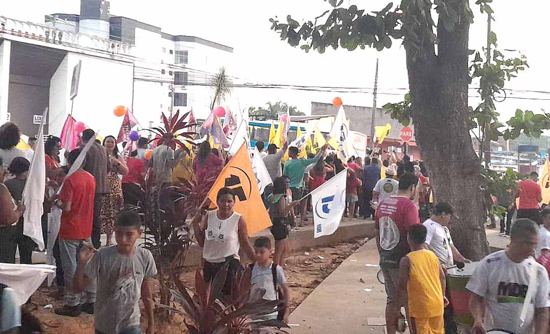 Esquenta da convenção de Marcus e Marfisa reúne militância na Praça do Juventus