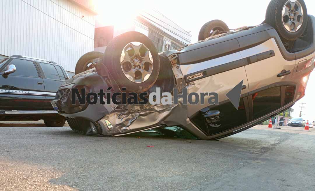 Idoso alcoolizado capota após colidir contra carro estacionado no Centro de Rio Branco