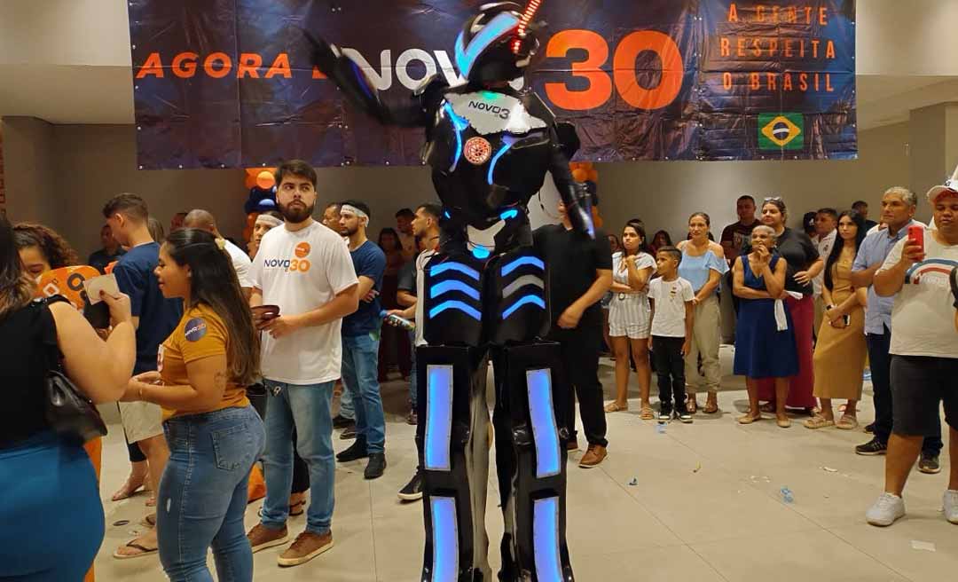 Convenção do Novo, que oficializa Jarude candidato a prefeito, tem lojinha e até “robô do 30”