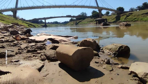 Governo do Acre declara situação de emergência devido seca extrema; Rio Branco e Feijó sofrem com erosão dos rios