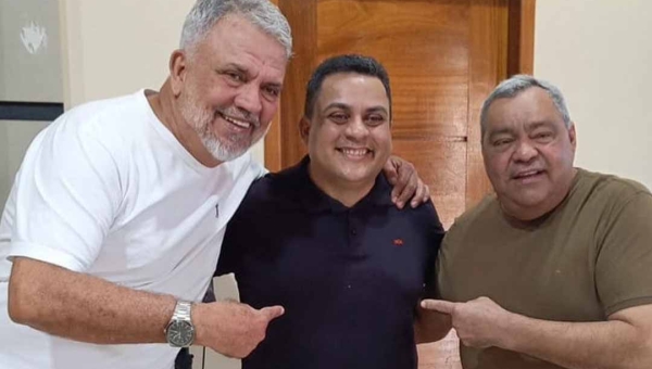 Gilberto Lira recebe apoio do senador Sérgio Petecão na disputa pela prefeitura de Sena Madureira