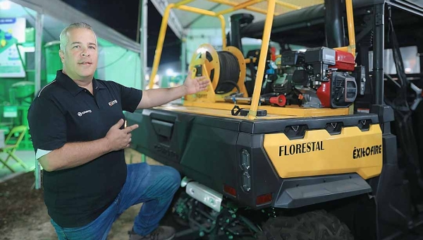 Veículo para combate a incêndios florestais é sucesso na Expoacre Juruá