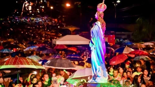 Novenário de Nossa Senhora da Glória, em Cruzeiro do Sul, começa nesta segunda com a procissão dos navegantes