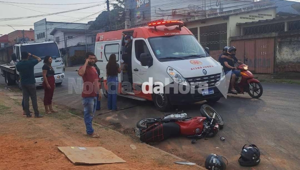 Motorista ignora preferencial e deixa casal ferido no Dom Giocondo; condutor foge sem prestar socorro