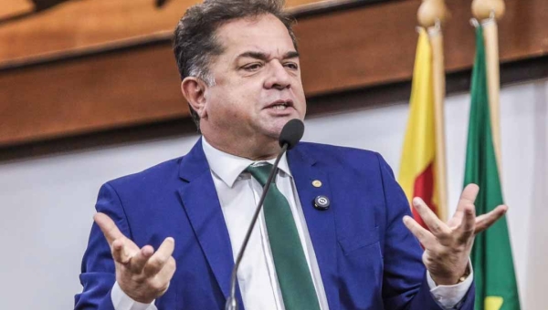 Deputado ironiza junção da esquerda com a extrema direita nas eleições: “casamento de jacaré com cobra d’água”