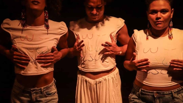 Após ganhar prêmio nacional, grupo Es Tetetas apresenta espetáculo “Faces Distópicas” e oferece oficina de iniciação teatral gratuita