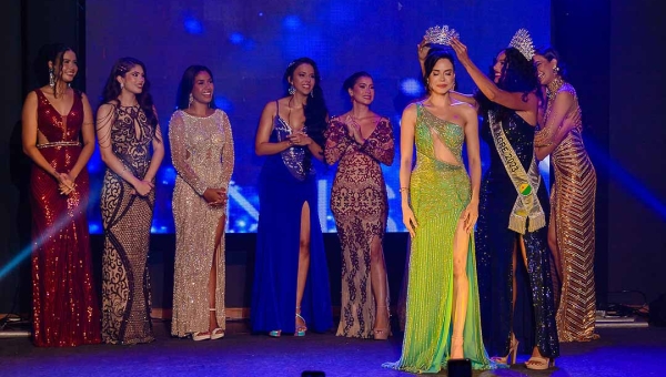 Miss Universe Acre 2024: Advogada Laryssa Costa, de Feijó, é coroada em Rio Branco