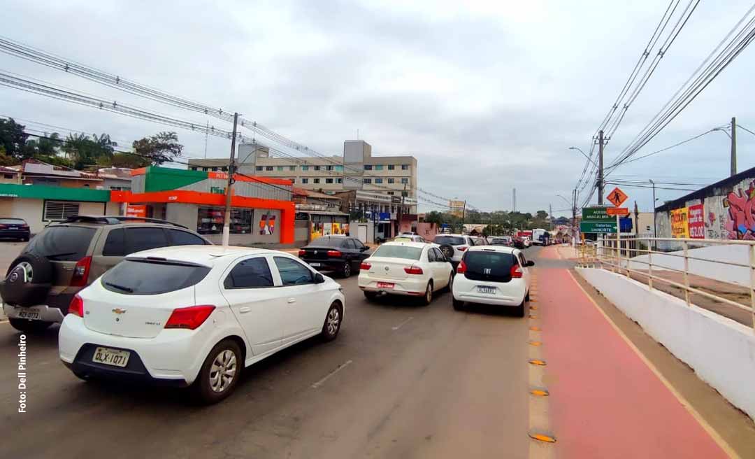 Cuidado na Ceará! Motociclistas e motoristas devem redobrar atenção durante obras em uma das principais avenidas de Rio Branco