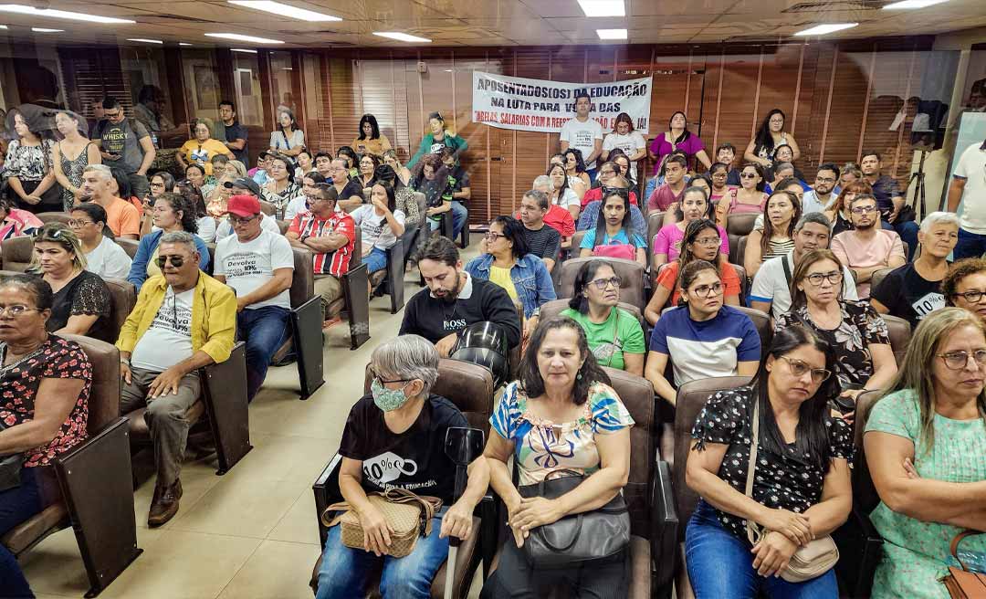 Com a galeria Marina Silva cheia, professores pressionam deputados na abertura do diálogo com o governo