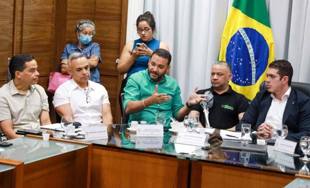 Na Casa Civil, governo se reúne com grevistas da Educação e oferece reajuste gradual para tentar frear paralisação