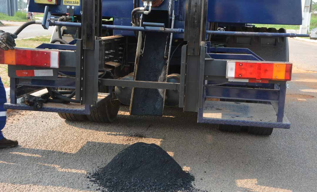 Agilidade no serviço: Prefeitura da Capital apresenta caminhão que faz reparos de tapa-buraco