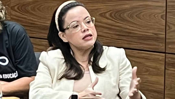 Michelle Melo reforça luta por reajustes salariais para trabalhadores da educação