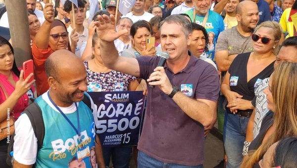 Com café da manhã, samba e oração no Mercado do Quinze, Marcus Alexandre inicia campanha e pede “caminhada sem baixaria”